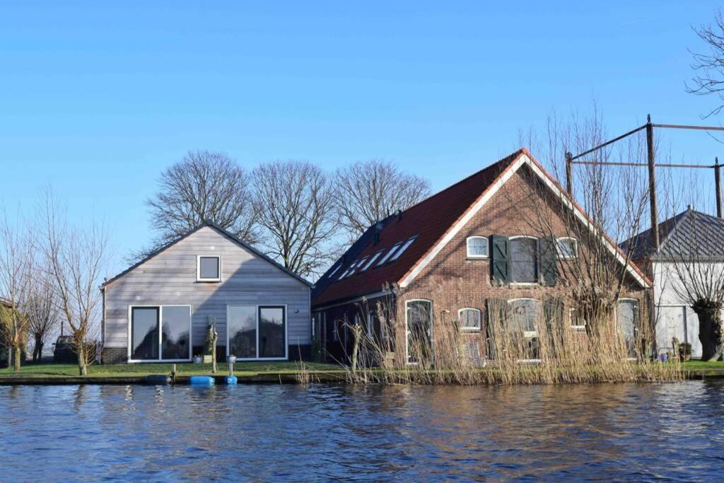 Mooi Vakantiehuis Prachtig Gelegen Aan Het Water Rijpwetering Exterior foto