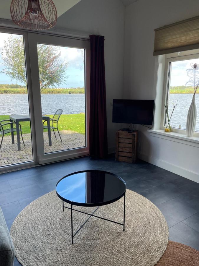 Mooi Vakantiehuis Prachtig Gelegen Aan Het Water Rijpwetering Exterior foto