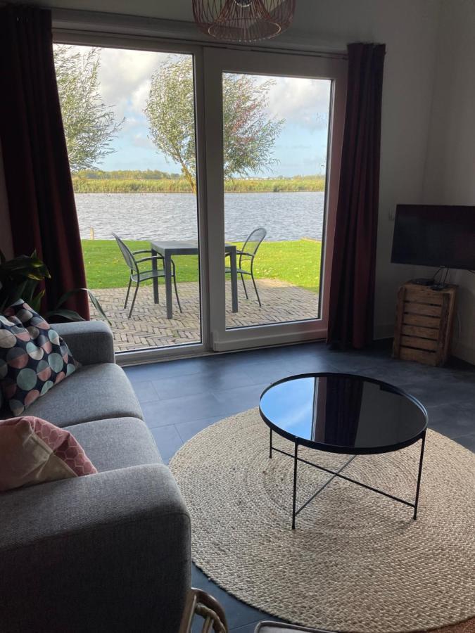 Mooi Vakantiehuis Prachtig Gelegen Aan Het Water Rijpwetering Exterior foto