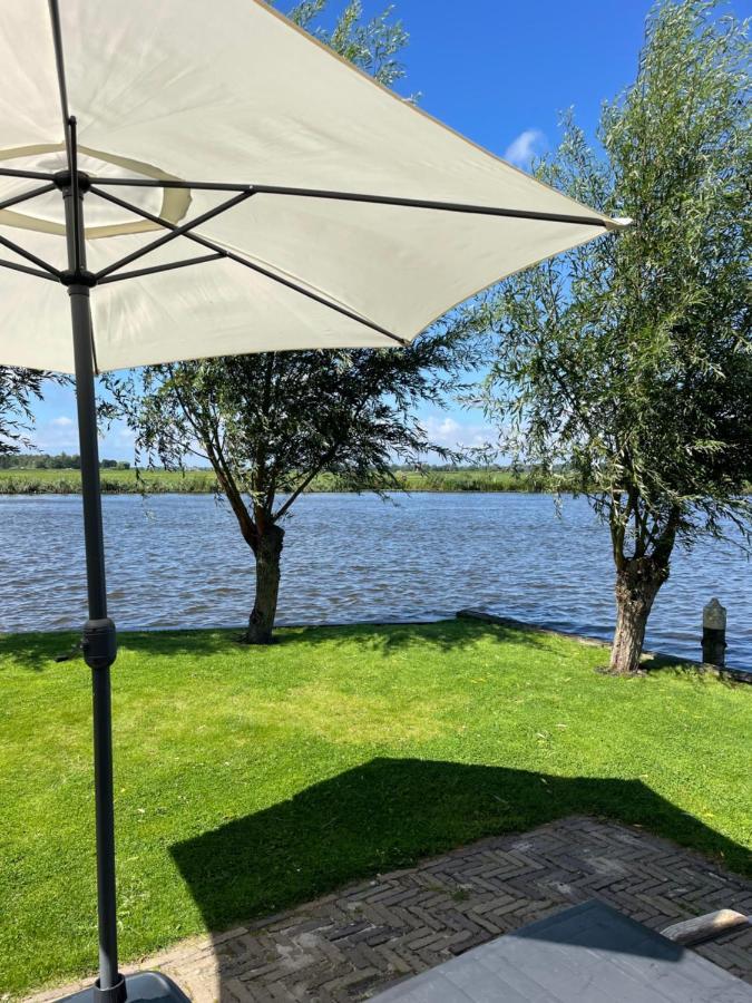 Mooi Vakantiehuis Prachtig Gelegen Aan Het Water Rijpwetering Exterior foto